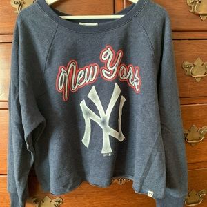 New York Yankees woman’s crop crew neck